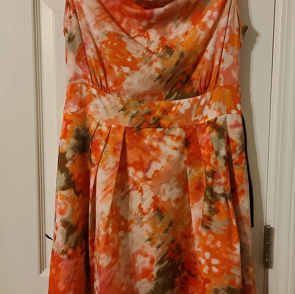 Women's Dresses - Picture 16 of 16